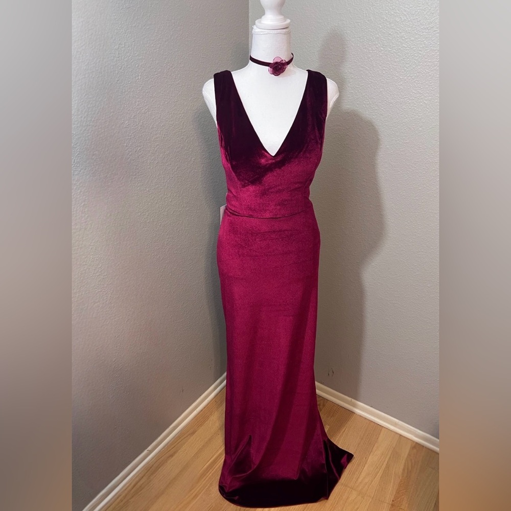 #680 Burgundy V Neckline 2 in Strap Velvet Gown - Large -Size 14